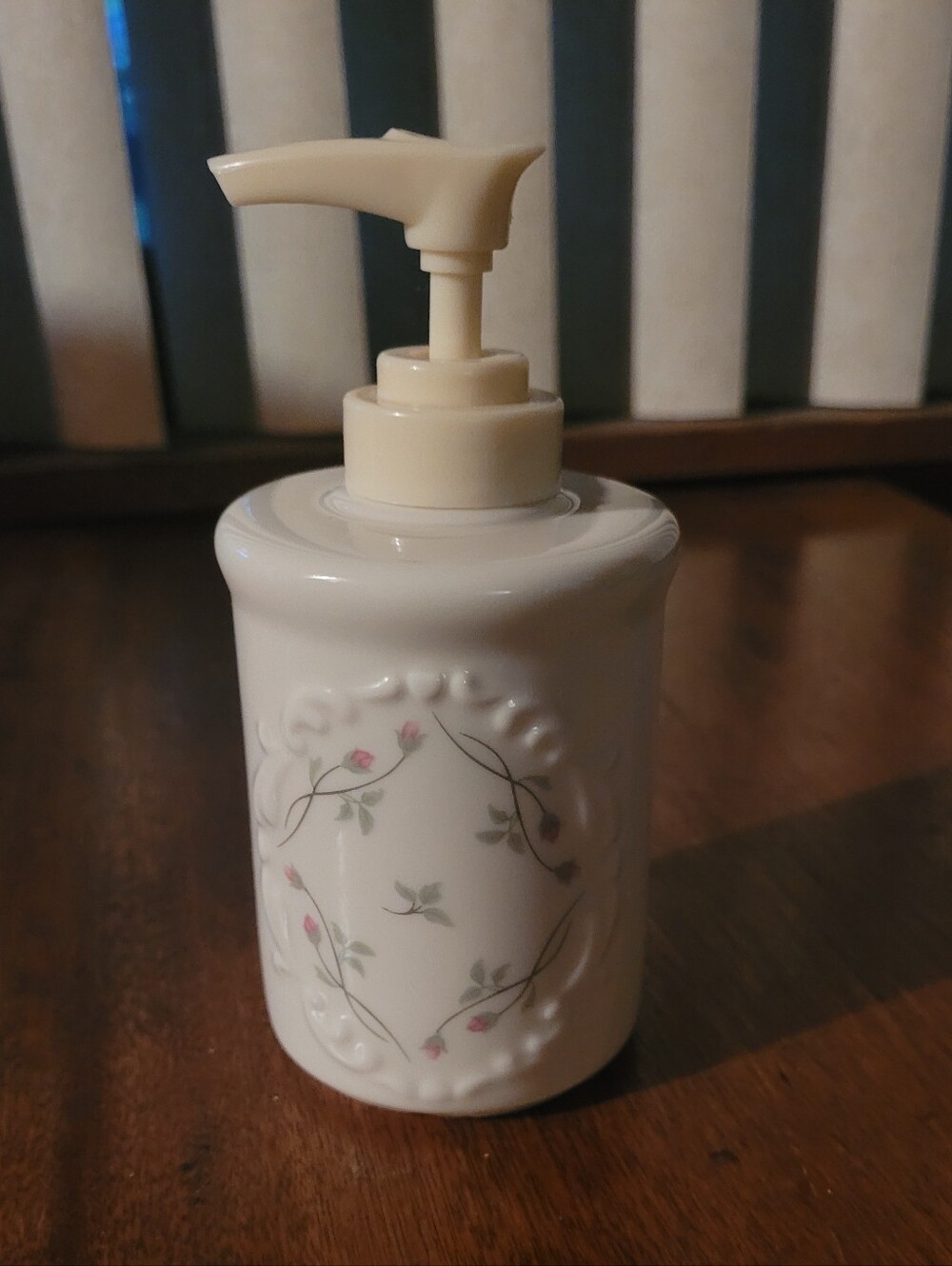 Lenox Porcelain Floral Pump Soap/Lotion Dispenser - Cream & Pink (115)